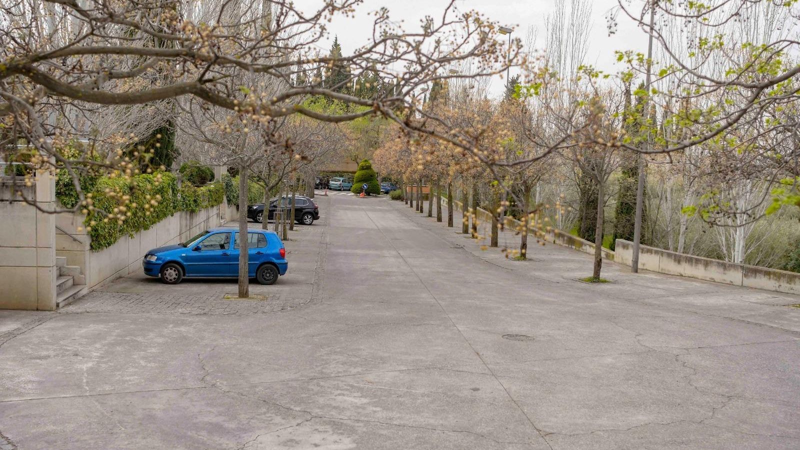 Aparcamiento del cementerio de Granada.