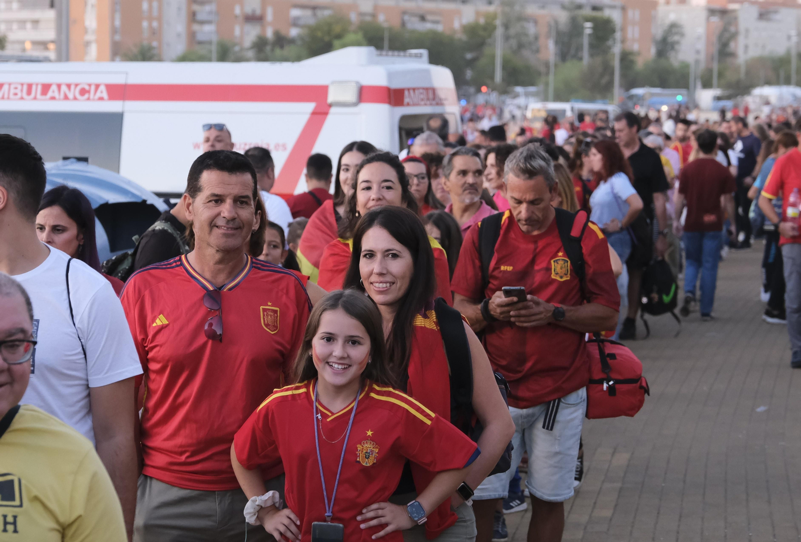 Las mejores fotos del ambiente en El Arcángel para el España - Suiza