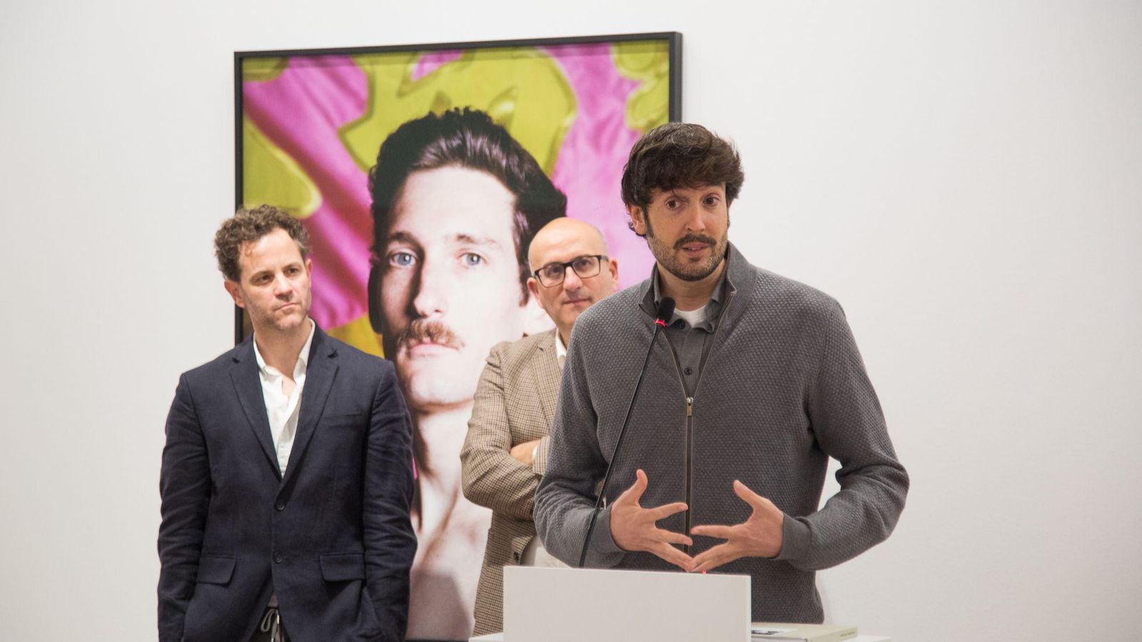 Jesús Madriñan presentando su exposición 'Afectos Fugaces' en La Térmica