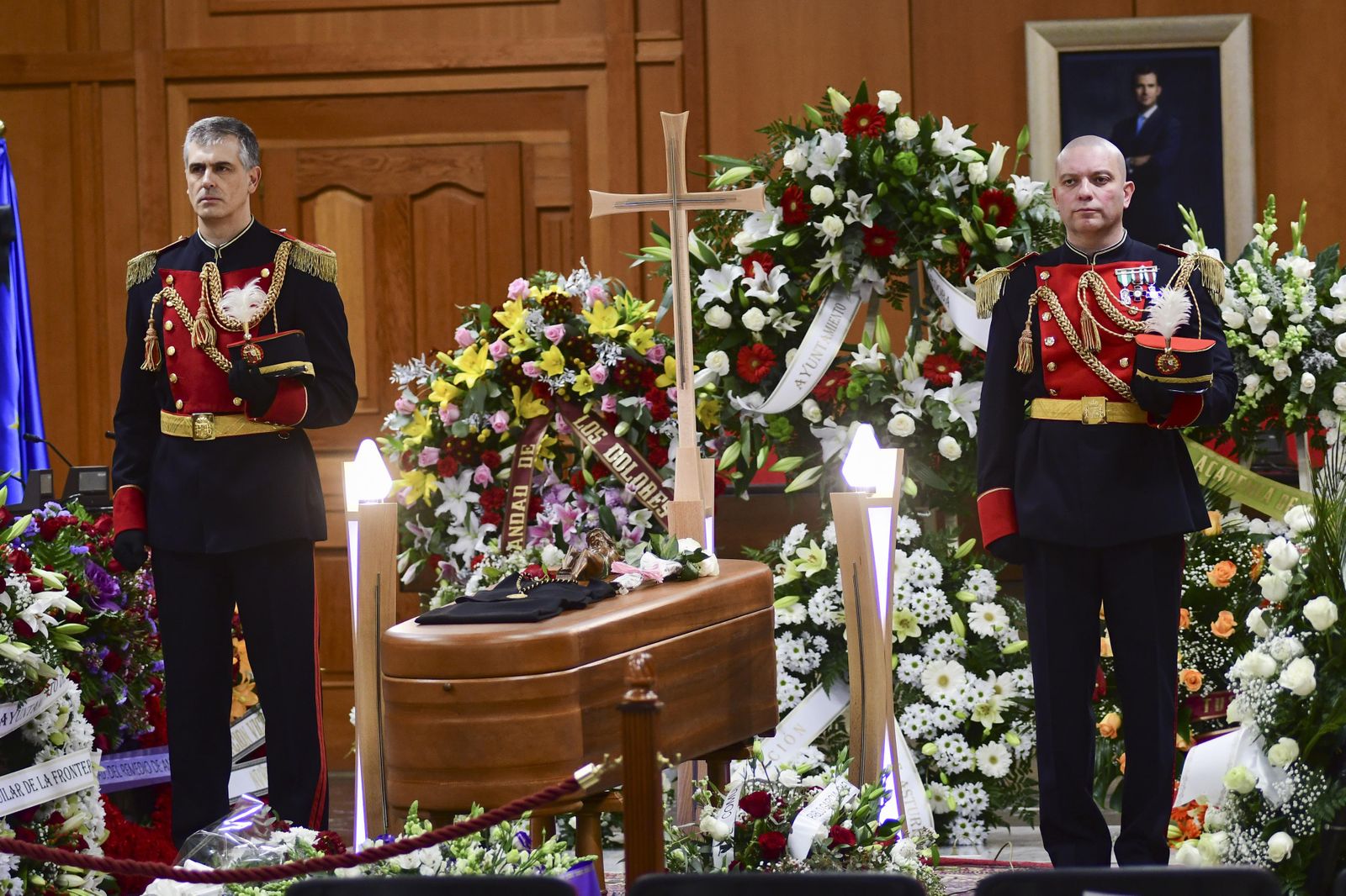 Las imágenes de la capilla ardiente de Pablo García Baena