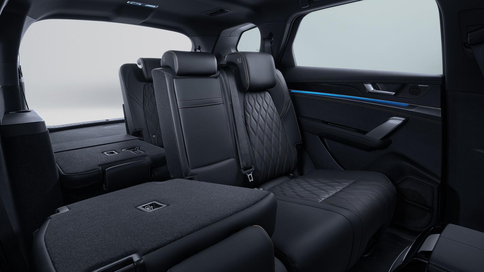 La característica diferenciadora de este SUV eléctrico es la disponibilidad de siete plazas, lo que le hace miembro de un exclusivo club del que forman parte también los Mercedes EQS o EQB, Tesla Model X e Y, Volvo EX90, Kia EV9 o Peugeot E-5008.