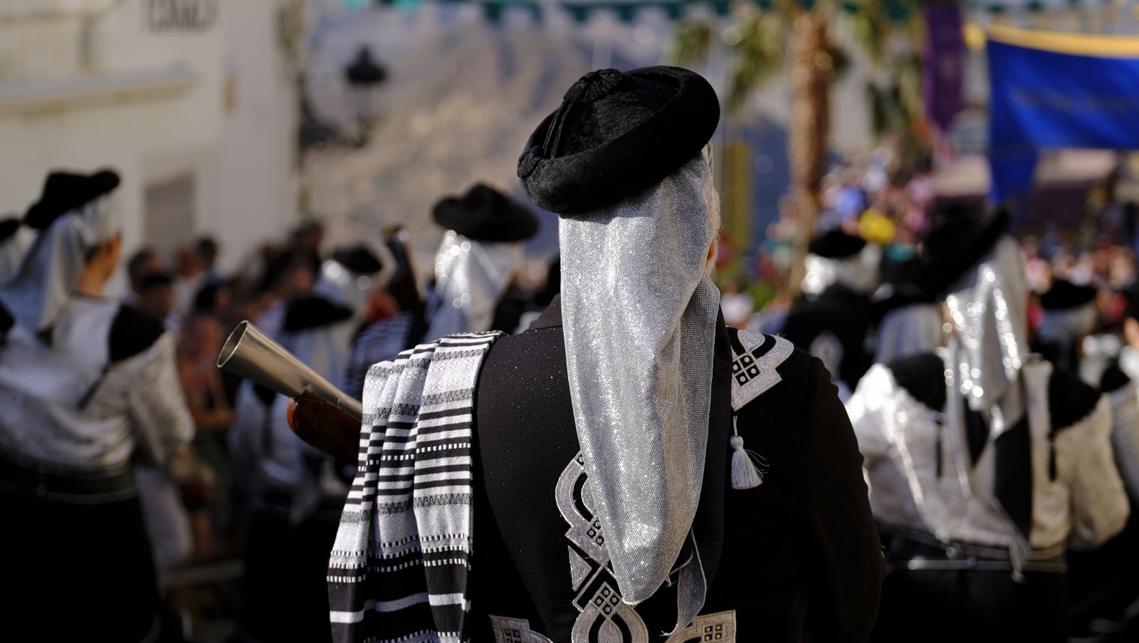 El espectacular desfile de Moros y Cristianos de Mojácar, en imágenes