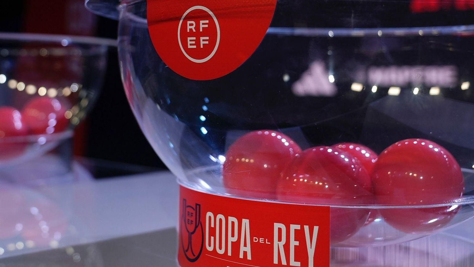 Uno de los bombos del sorteo de la Copa del Rey.
