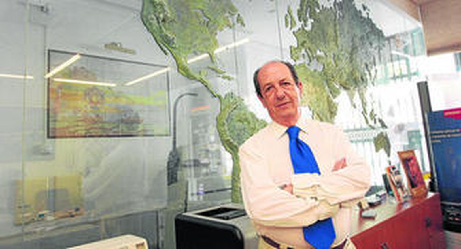 El presidente del Consejo Empresarial de Turismo de Huelva, José Manuel Barranco, en su despacho de trabajo.