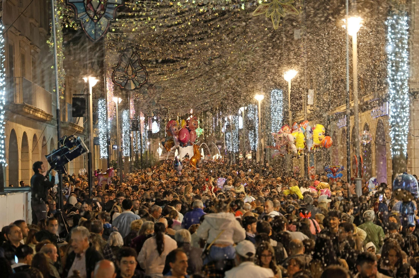Encendido del alumbrado de Navidad en la Gran Vía de Huelva en 2024.