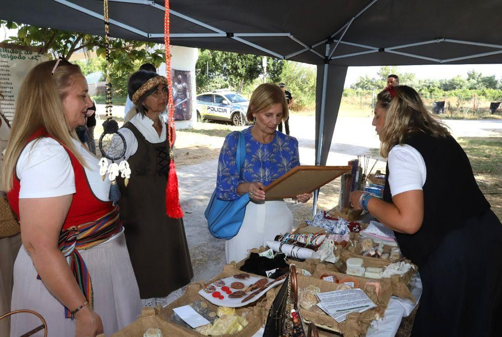 La alcaldesa María José García-Pelayo acude a las jornadas medievales de La Barca.