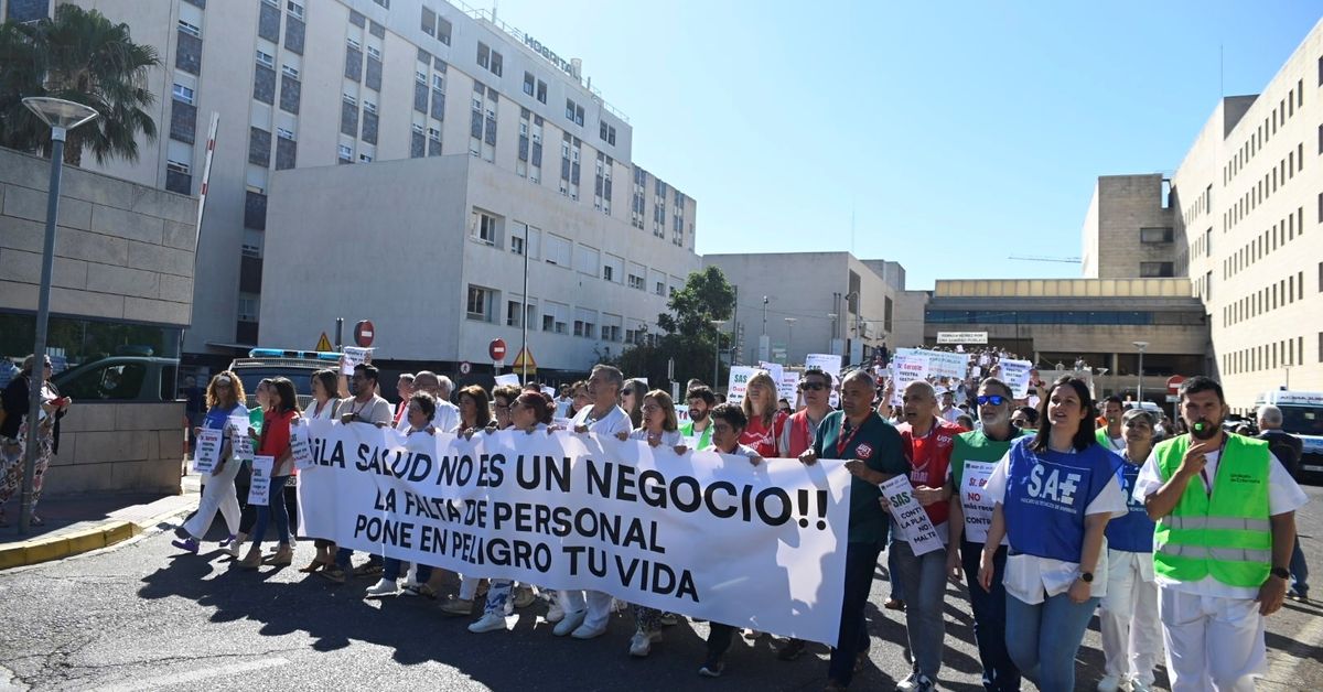 Cientos de personas se manifiestan por la falta de personal en el ...