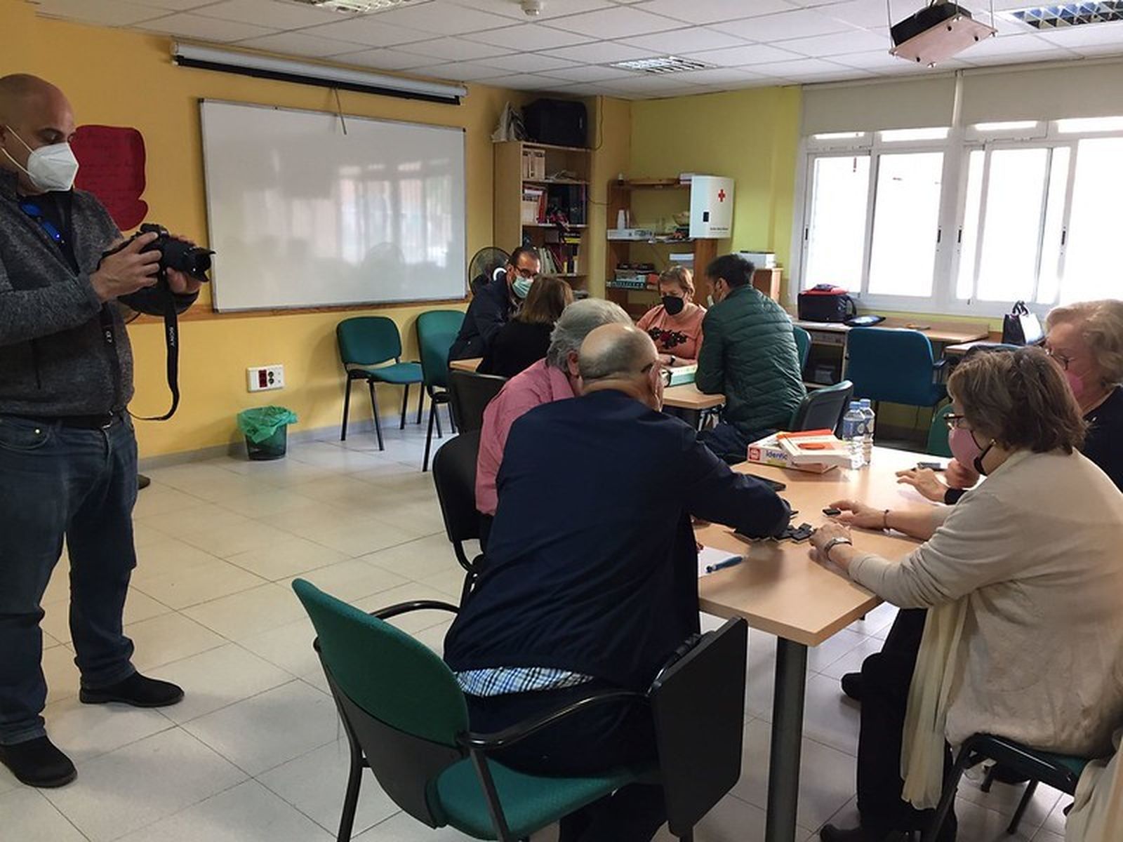 Afectados de Párkinson en la sede de la Asociación APAL.