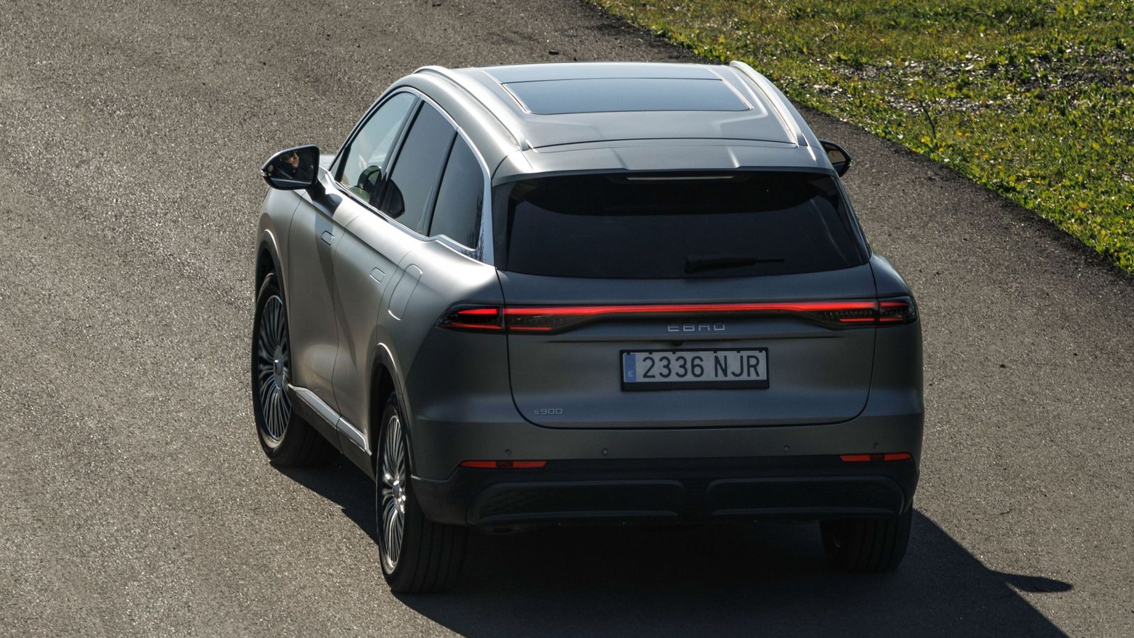 Aunque con tracción total y con la disponibilidad de un modo Off-road, este Ebro parece pensado fundamentalmente para moverse en el asfalto y, mejor aún, en vías rápidas o carreteras amplias que otros escenarios.