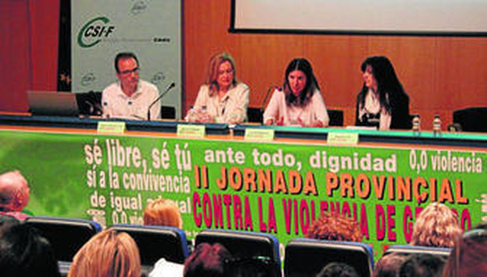 De i. a d., Daniel Leal (de Hombres por la Igualdad), Rosario Delgado (moderadora) Lorena Montero (fiscal de Violencia de Género) y Águeda Leal (psicóloga).
