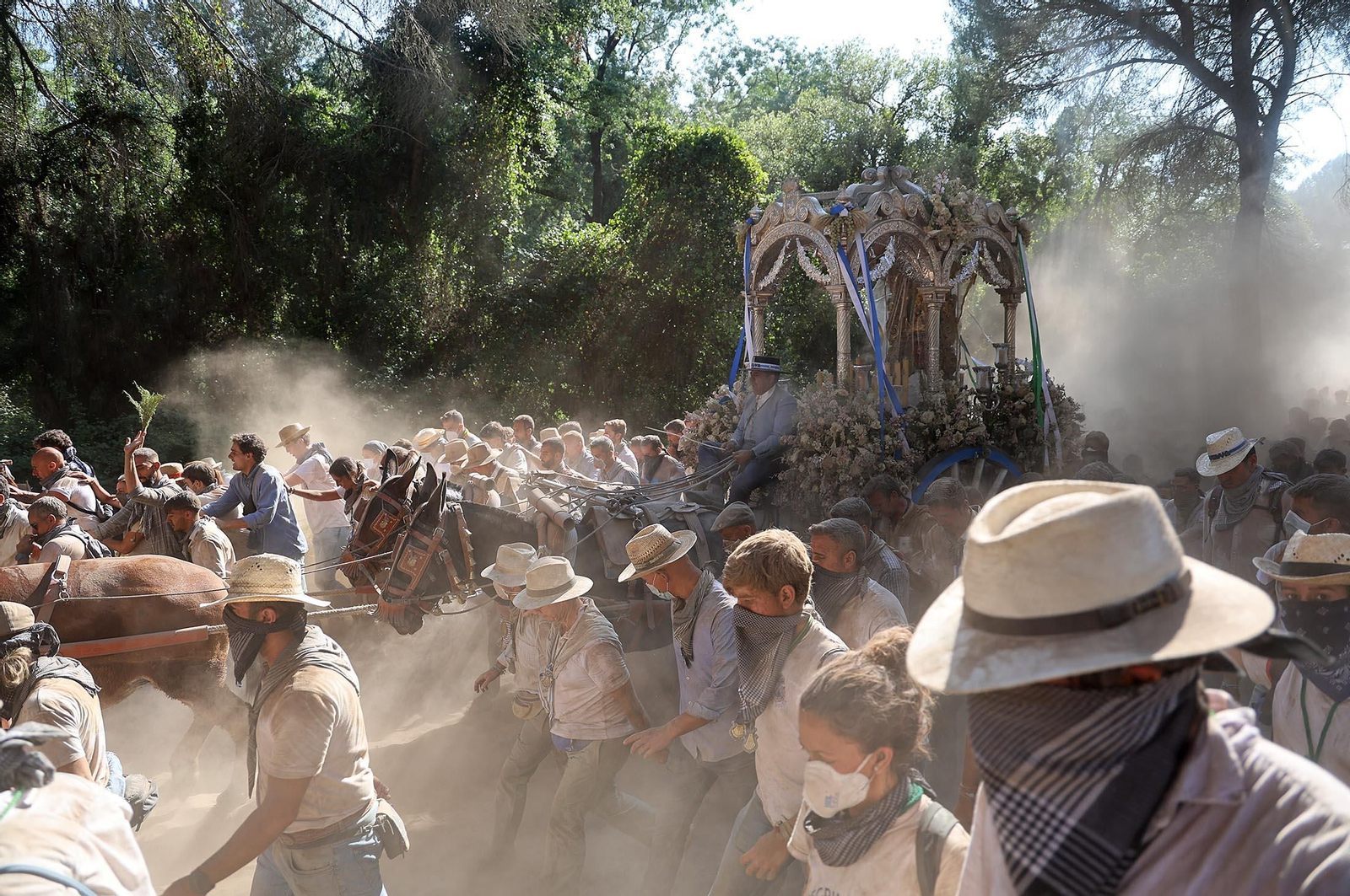 Rocío 2025: Las mejores imágenes de los peregrinos de la Hdad del Rocío de Huelva