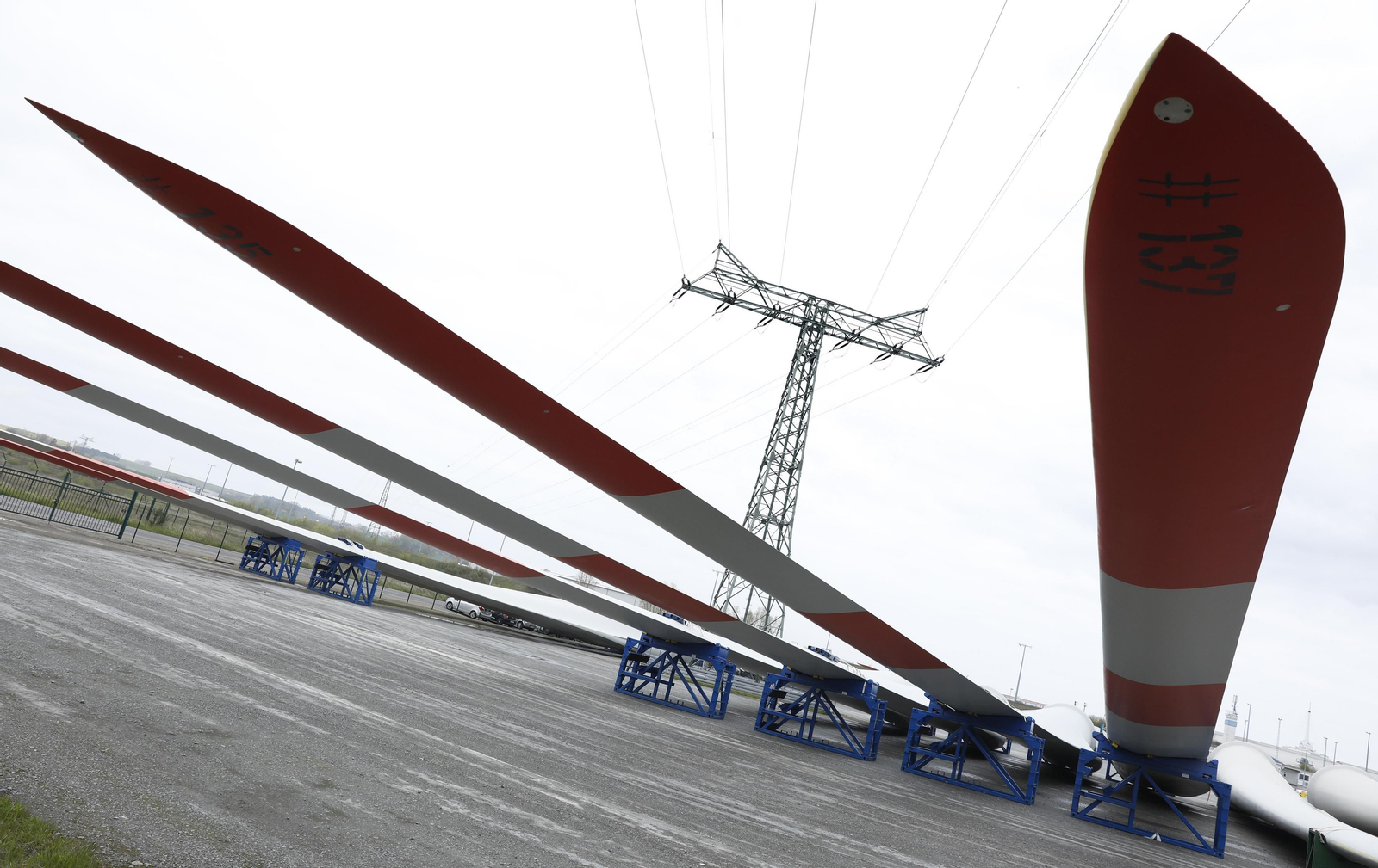 Puerto Real, presente en la estación eólico marina Wikinger