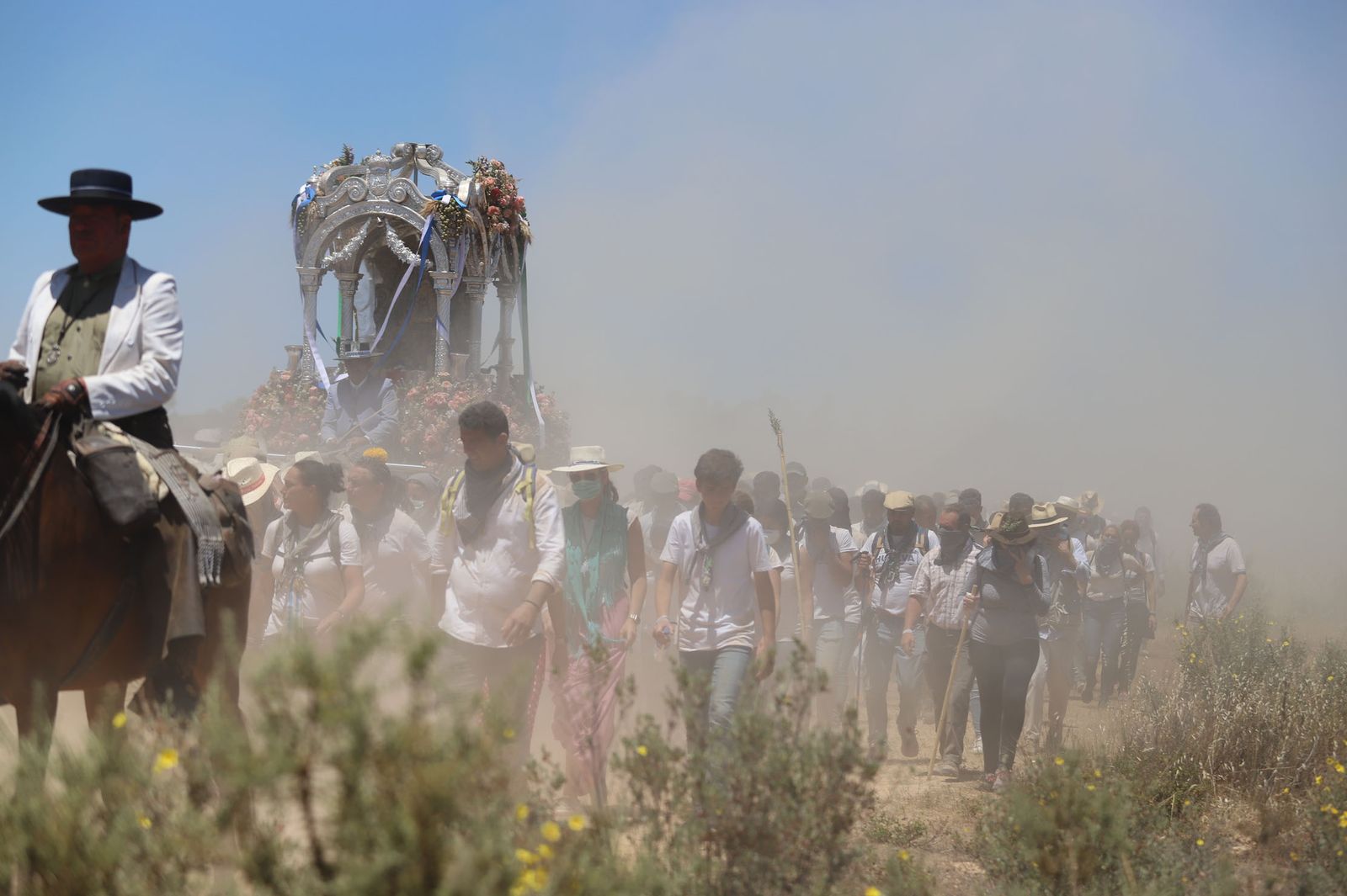 Imágenes de la Hermandad del Rocío de Huelva en el camino