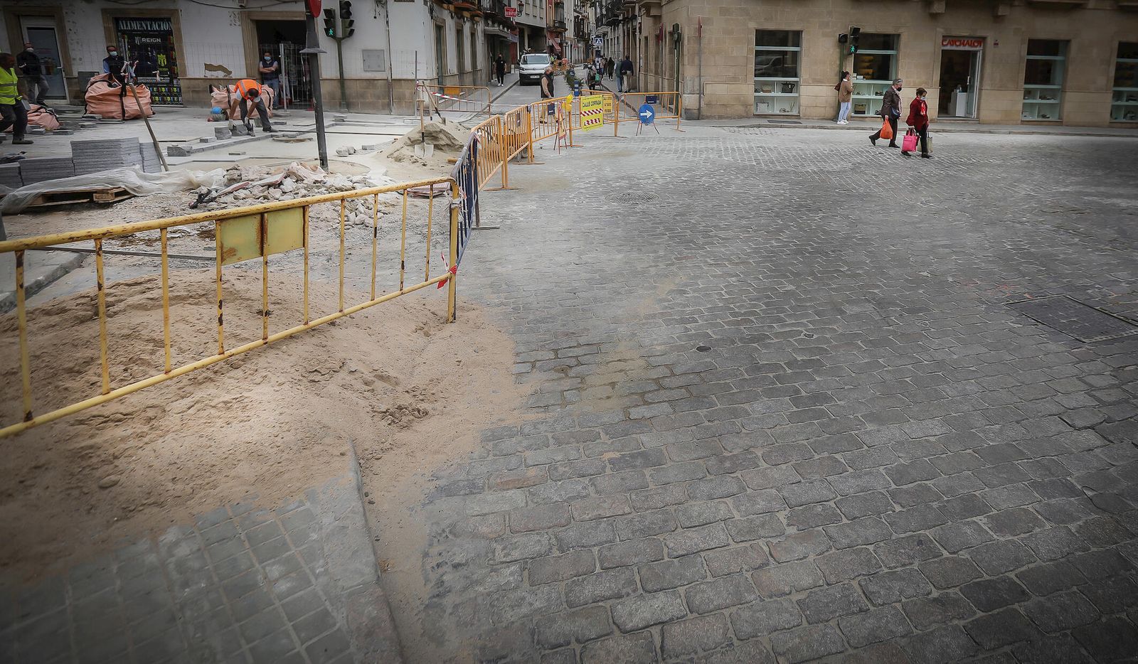 Contraste de la obra de Cerrón y el inicio de Arcos.