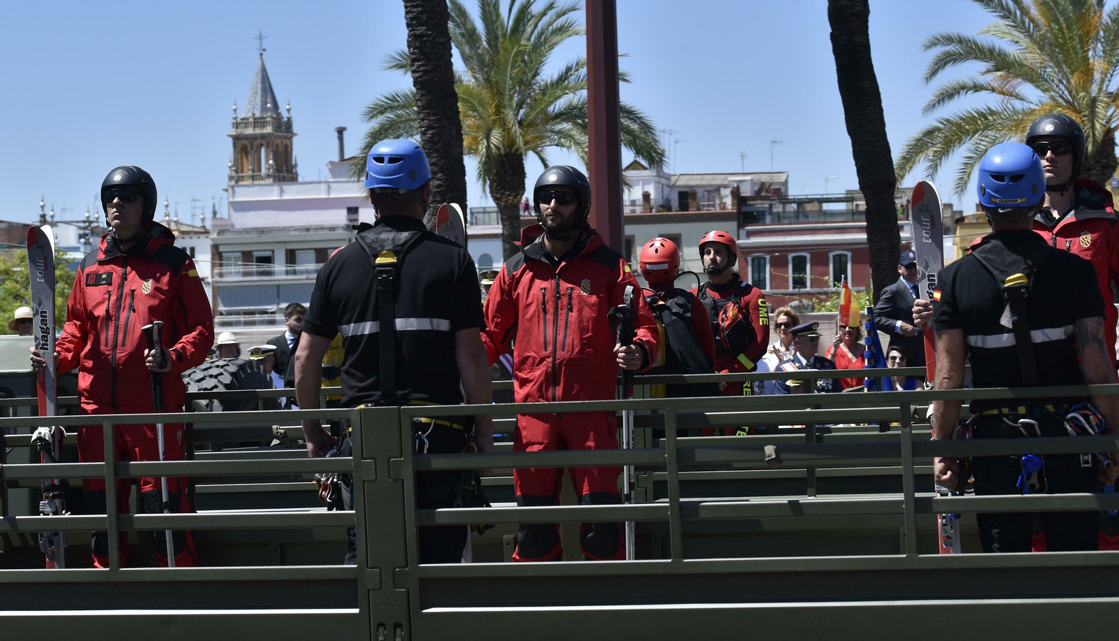 Las imágenes del desfile del Día de las Fuerzas Armadas en Sevilla