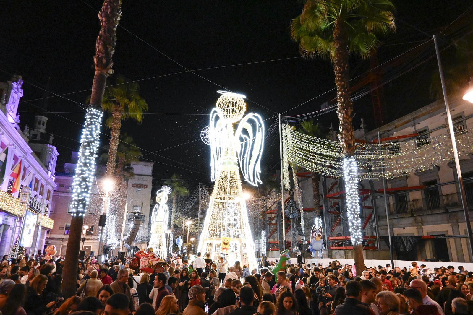 Imágenes de la nevada y alumbrado navideño en Huelva