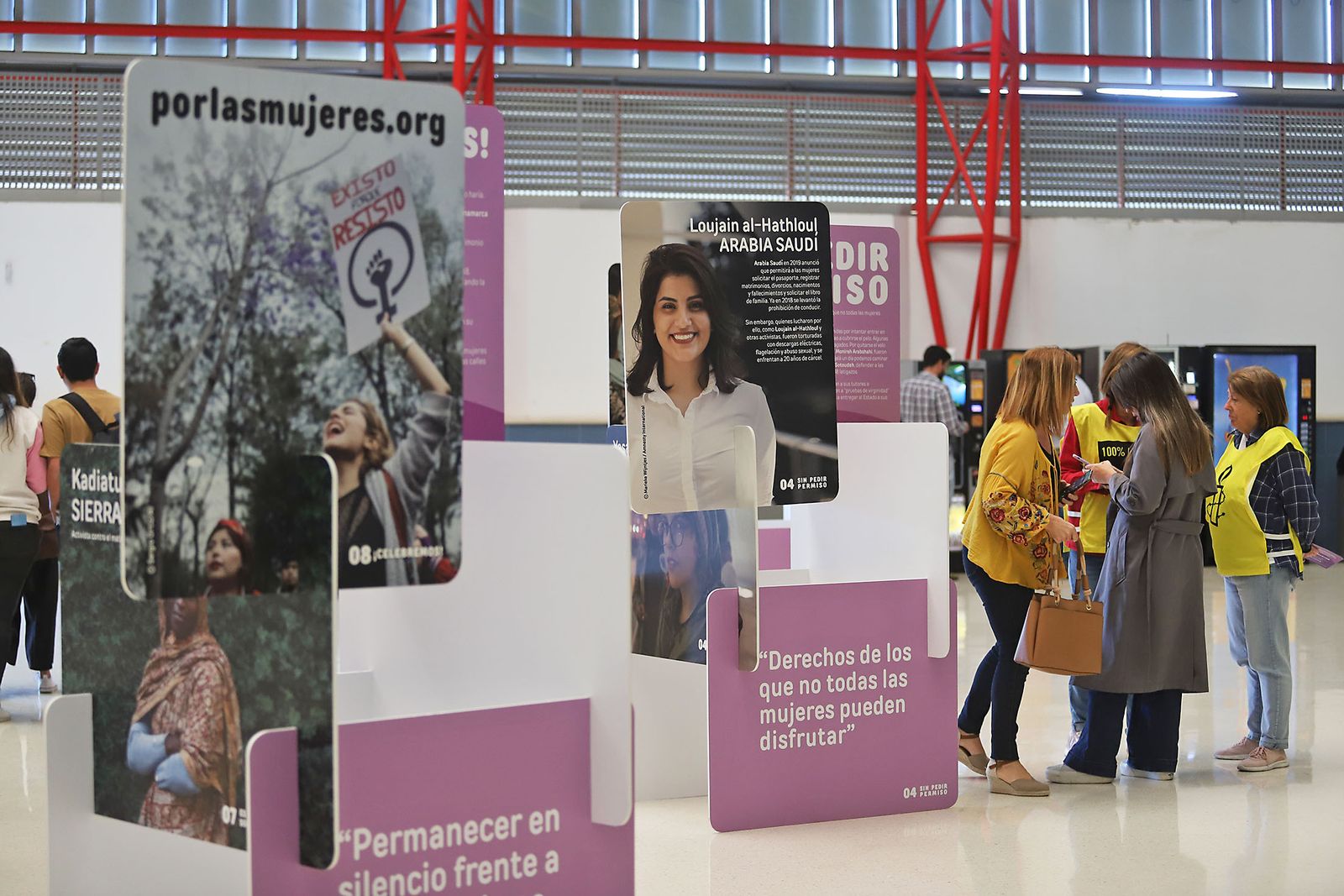 Imágenes de la exposición 'Ellas son la revolución' en la Universidad de Huelva