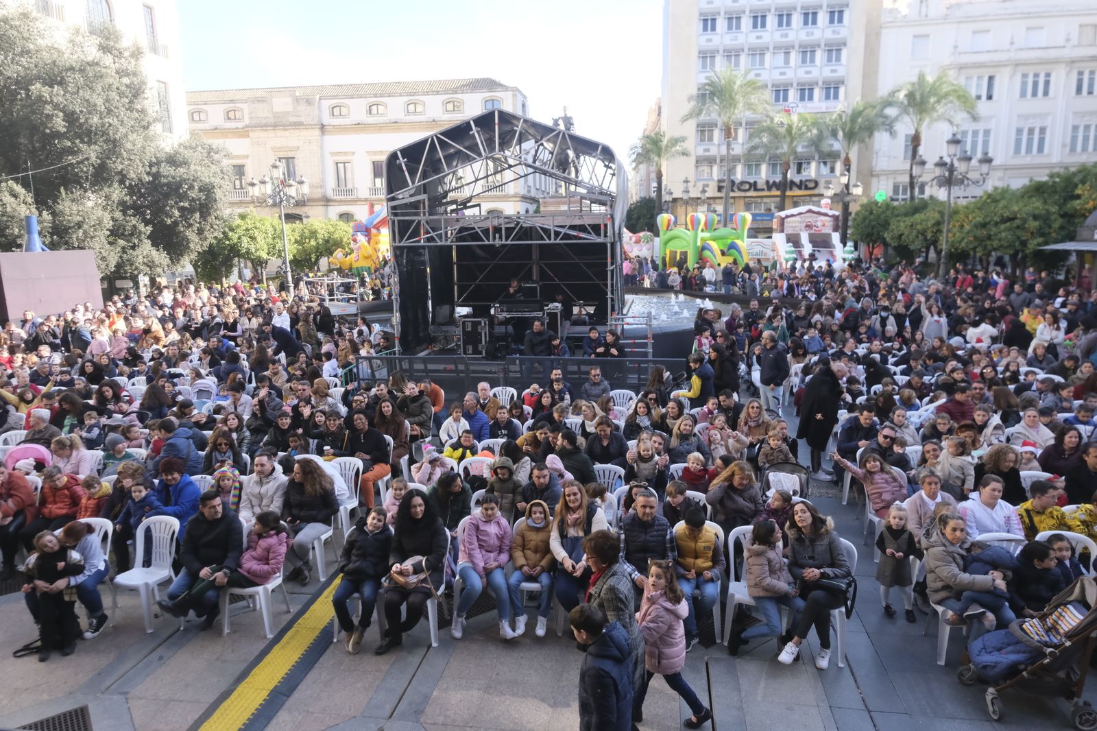La fiesta infantil de Fin de Año en la plaza de las Tendillas de Córdoba, en imágenes