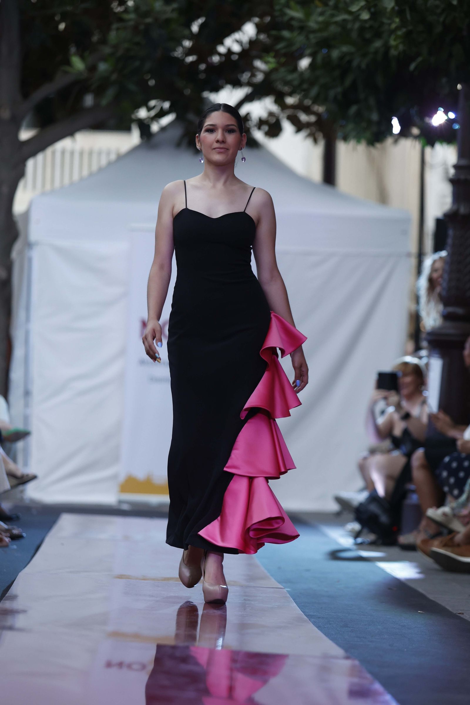 Las imágenes del Desfile de Jóvenes Diseñadores en la Plaza de la Magdalena