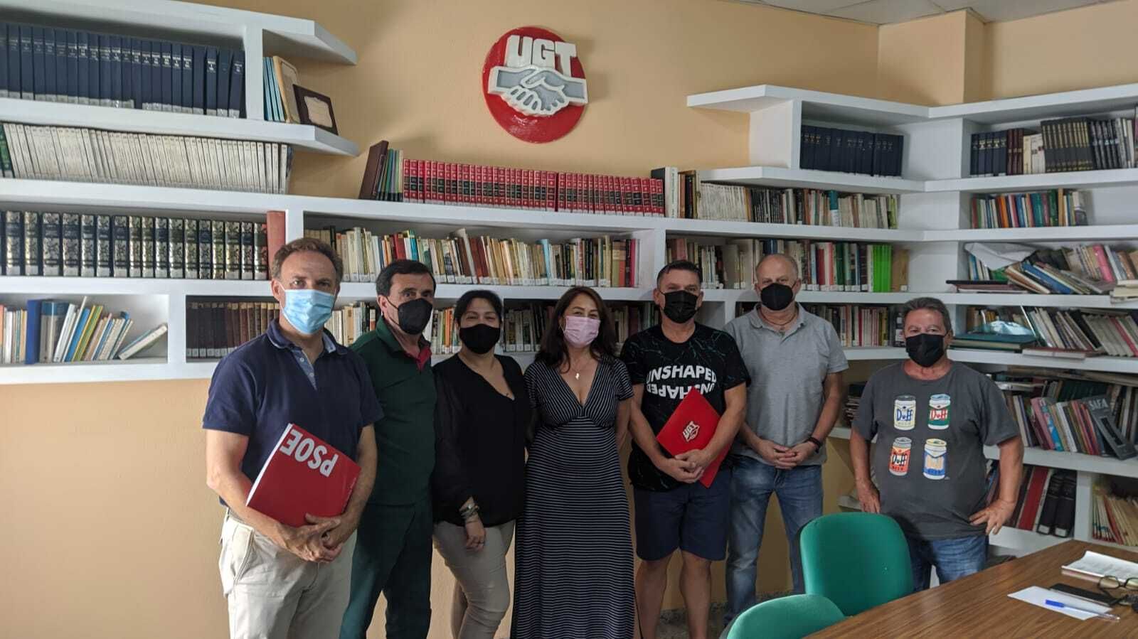 Una imagen de la reunión mantenida por ediles del PSOE con representantes de UGT.