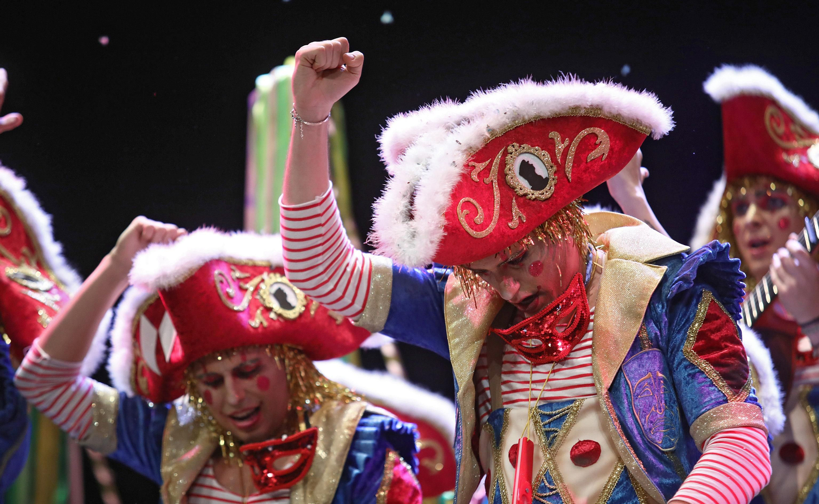 Actuación de la comparsa 'Despues de Cádiz, ni hablar'