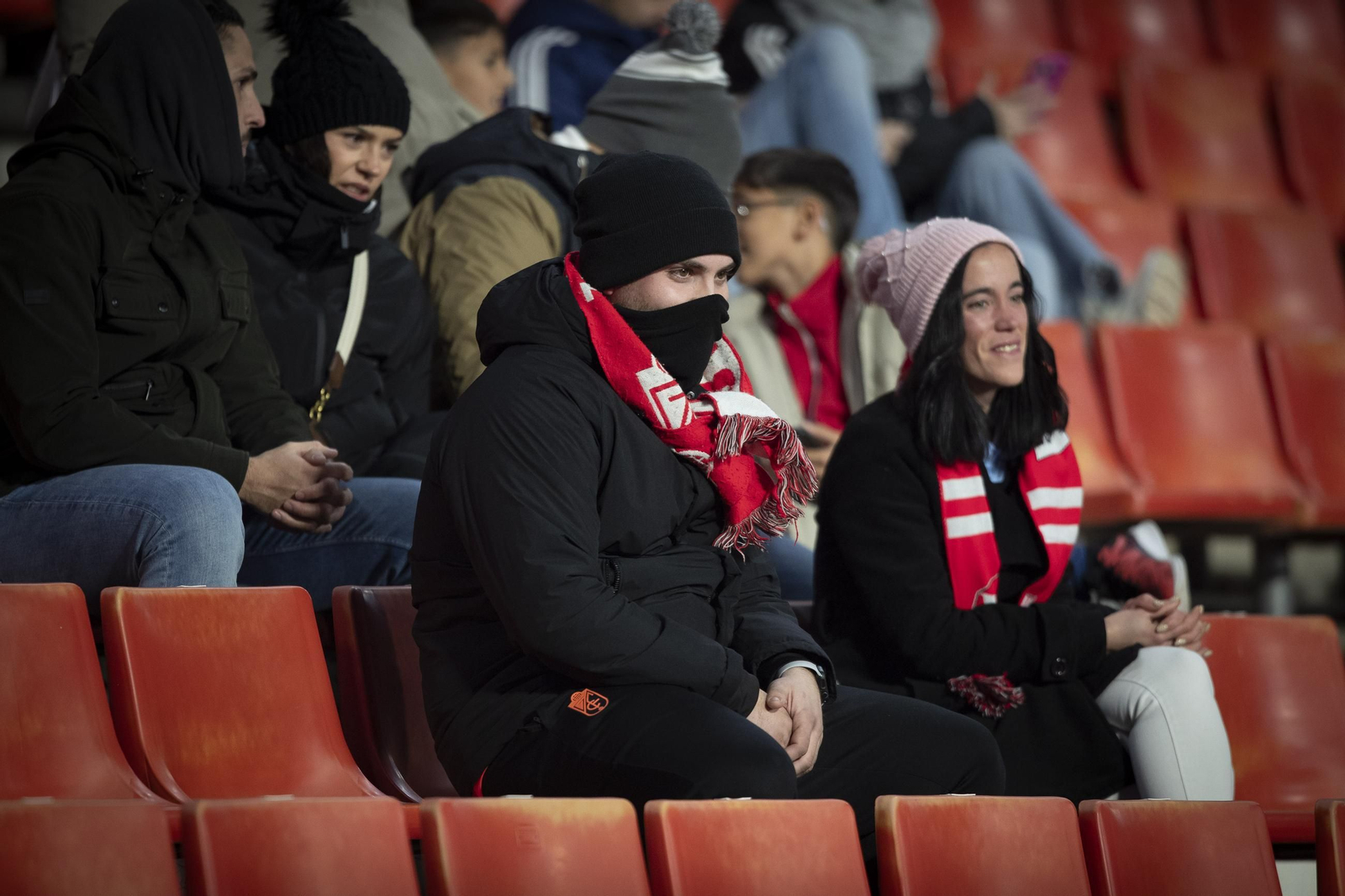 Encuéntrate en la grada durante el Granada CF-AD Ceuta