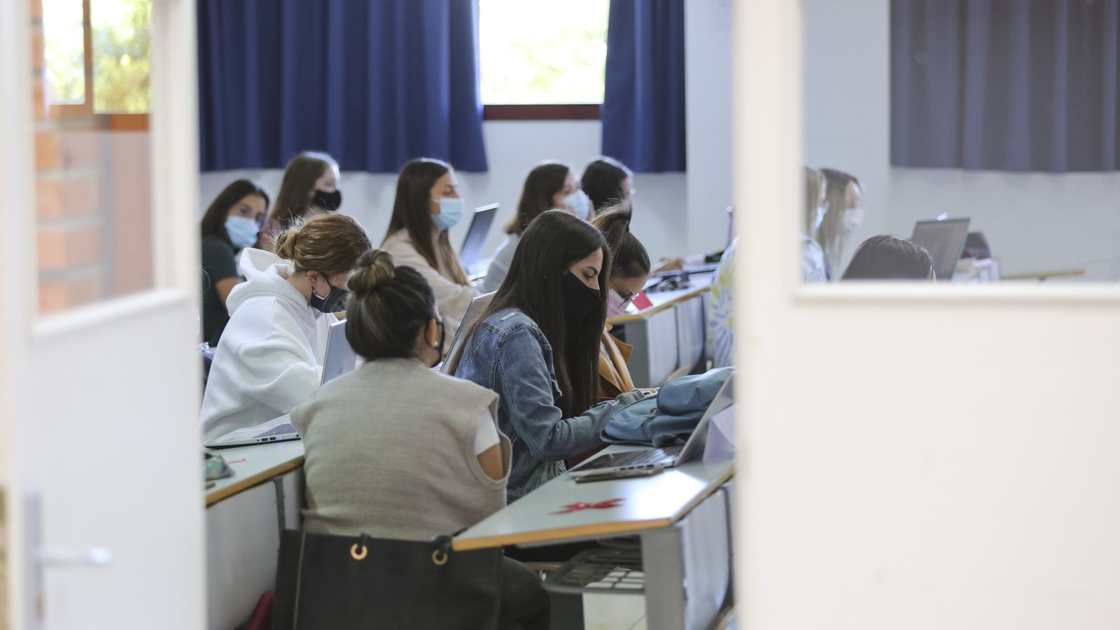 Alumnado en clase en la Facultad de Ciencias de la Comunicación de la UMA.