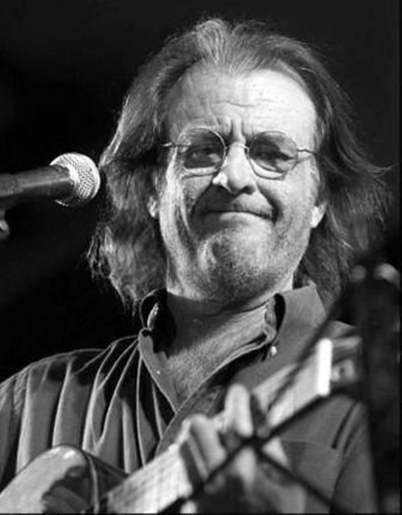 El cantautor Luis Eduardo Aute en uno de sus conciertos.