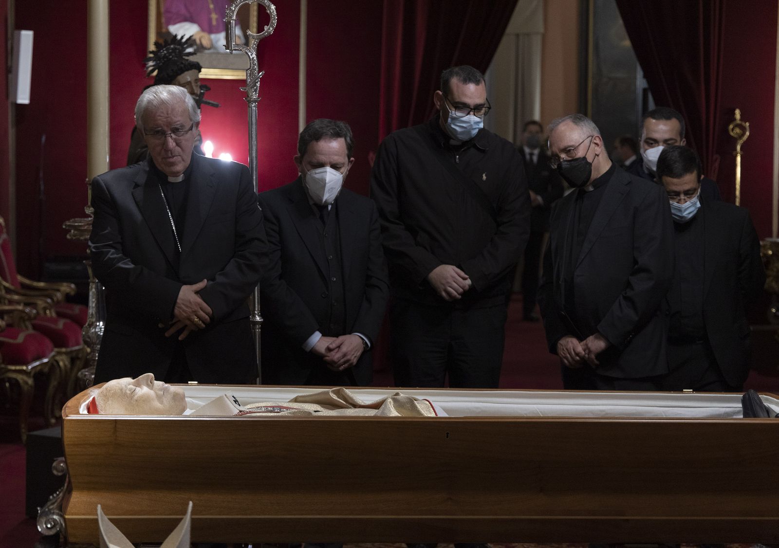 El velatorio del cardenal Carlos Amigo en el Palacio Arzobispal, todas las imágenes