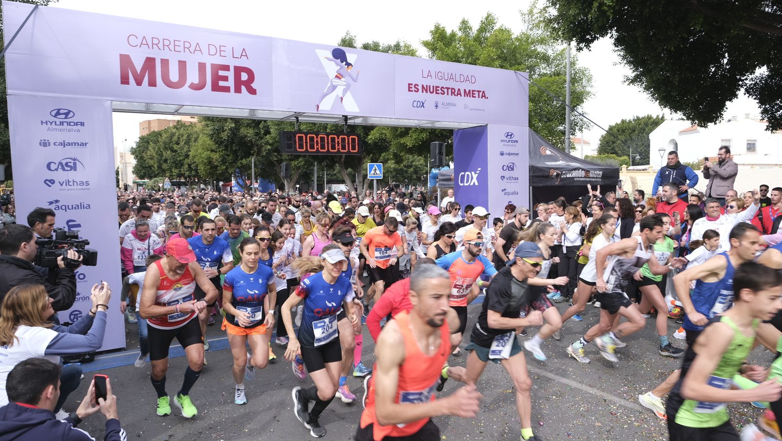 Imágenes de la Carrera de la Mujer 2023 en Almería