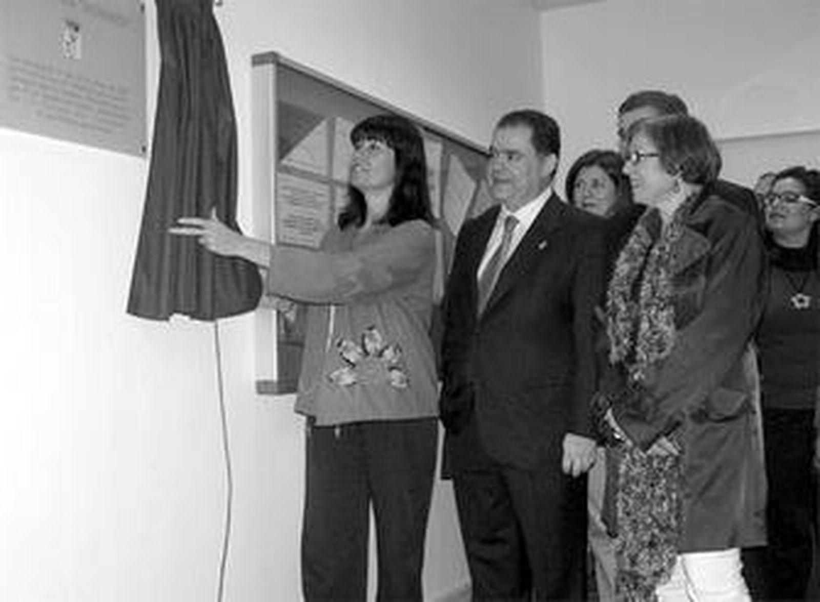 La consejera, junto al alcalde de La Palma, en el Centro de Día.