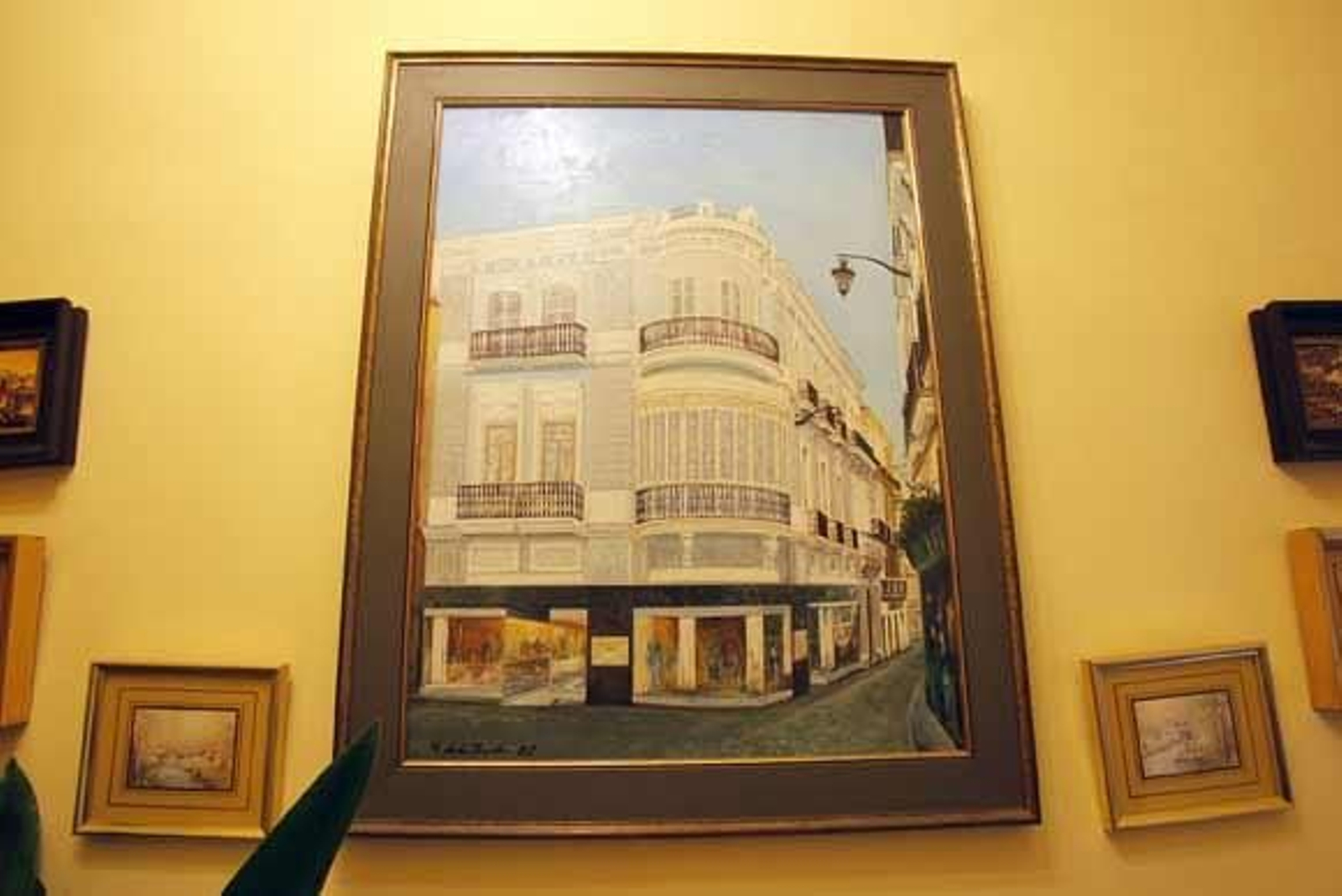 El inmueble, situado en la esquina de las calles Novena y Barrié, esobra del arquitecto Fernando Ortiz Vierna y fue construido en la segunda mitad del siglo XIX. Actualmente alberga  cuatro viviendas y un hermoso patio 

Foto: Jesus Marin