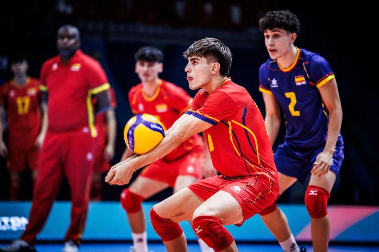 El nuevo jugador del conjunto ahorrador golpea una bola durante un encuentro con la selección española en el pasado Mundial sub-19.
