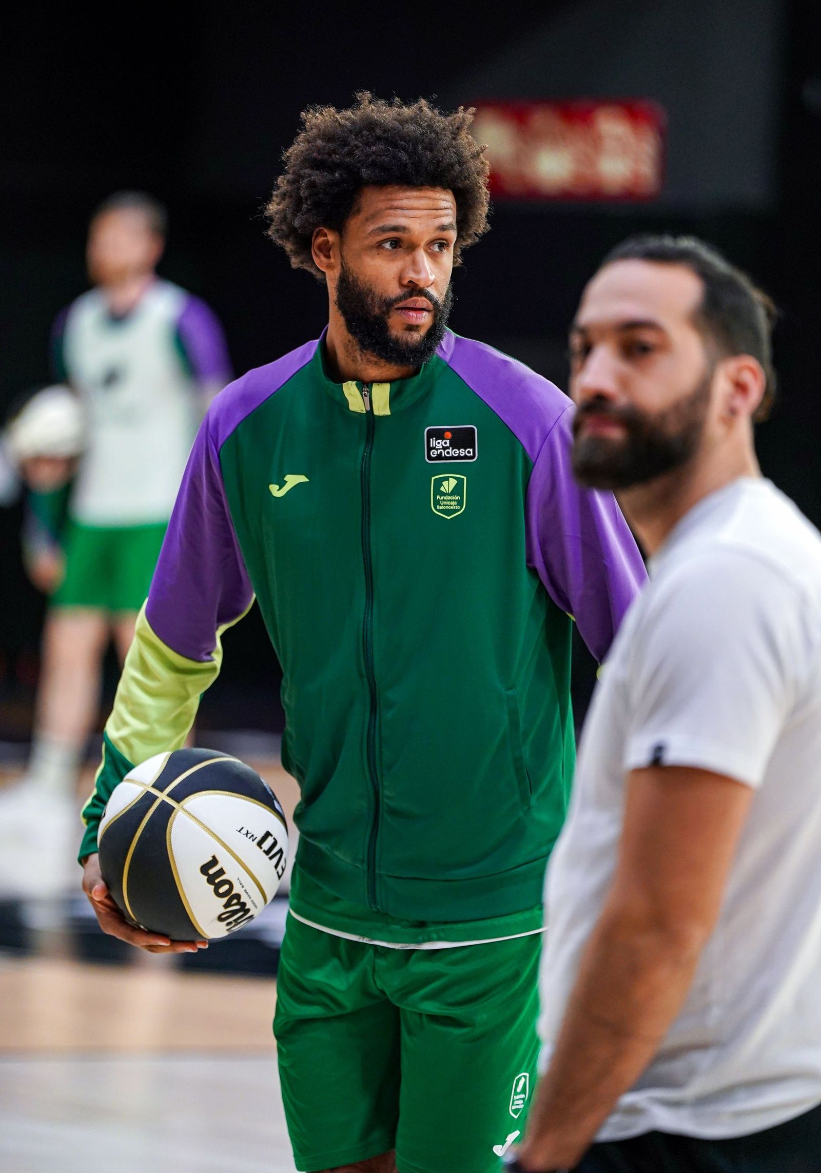 El Unicaja prueba la pista auxiliar del Roig Arena