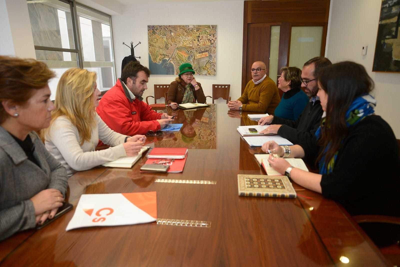 El encuentro celebrado en la sala de concejales.