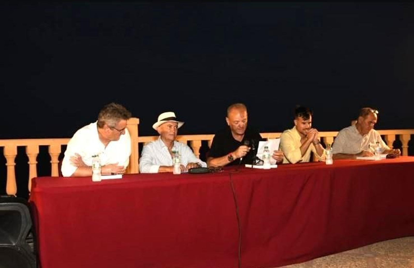 Acto de presentación de la obra de Antonio Llaguno.