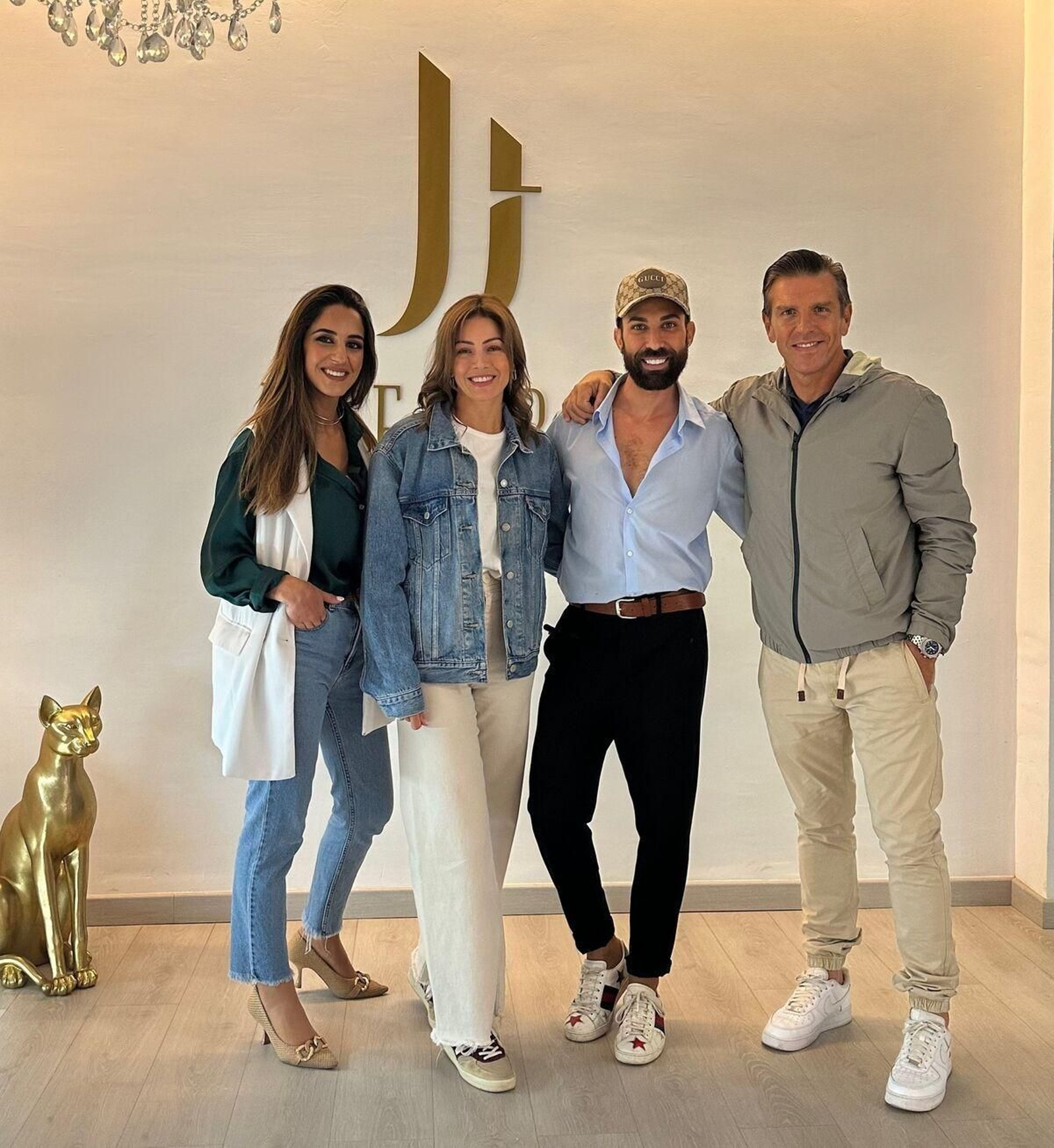 Virginia Troconis y Manuel Diaz aprovecharon su estancia en Córdoba para ponerse en manos del estilista José Tabas Virginia Troconis y Manuel Diaz aprovecharon su estancia en Córdoba para ponerse en manos del estilista José Tabas