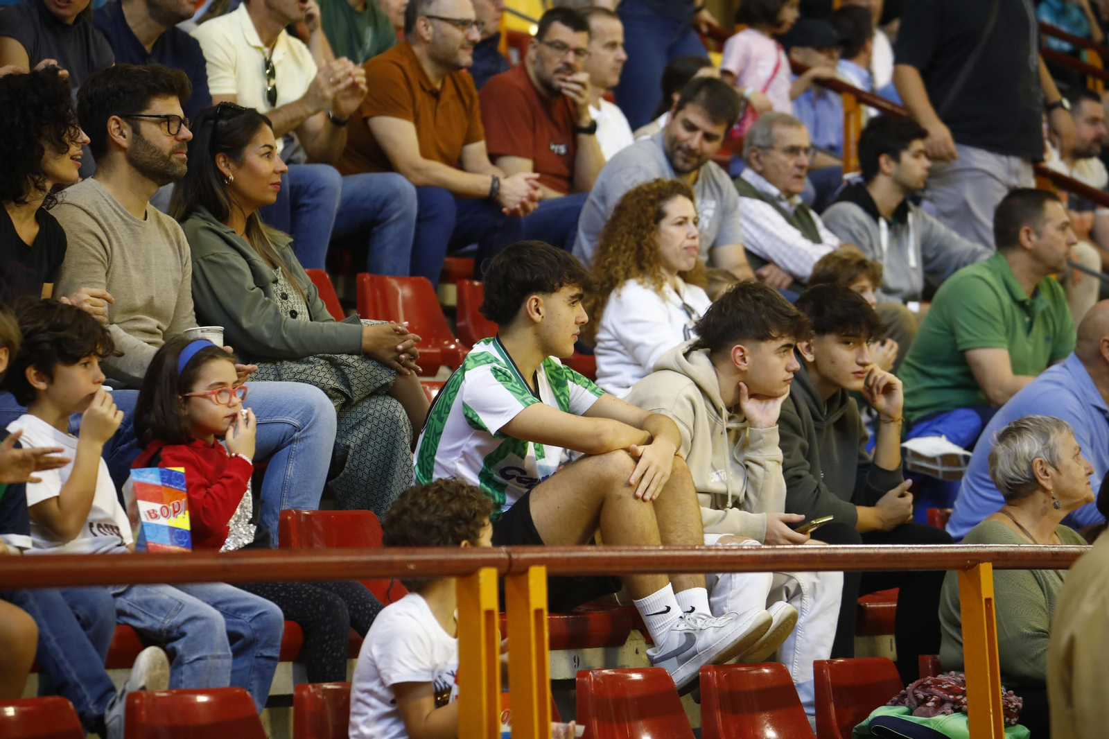 Las mejores fotos del ambiente en Vista Alegre para el Coto Córdoba - Clínica Ponferrada