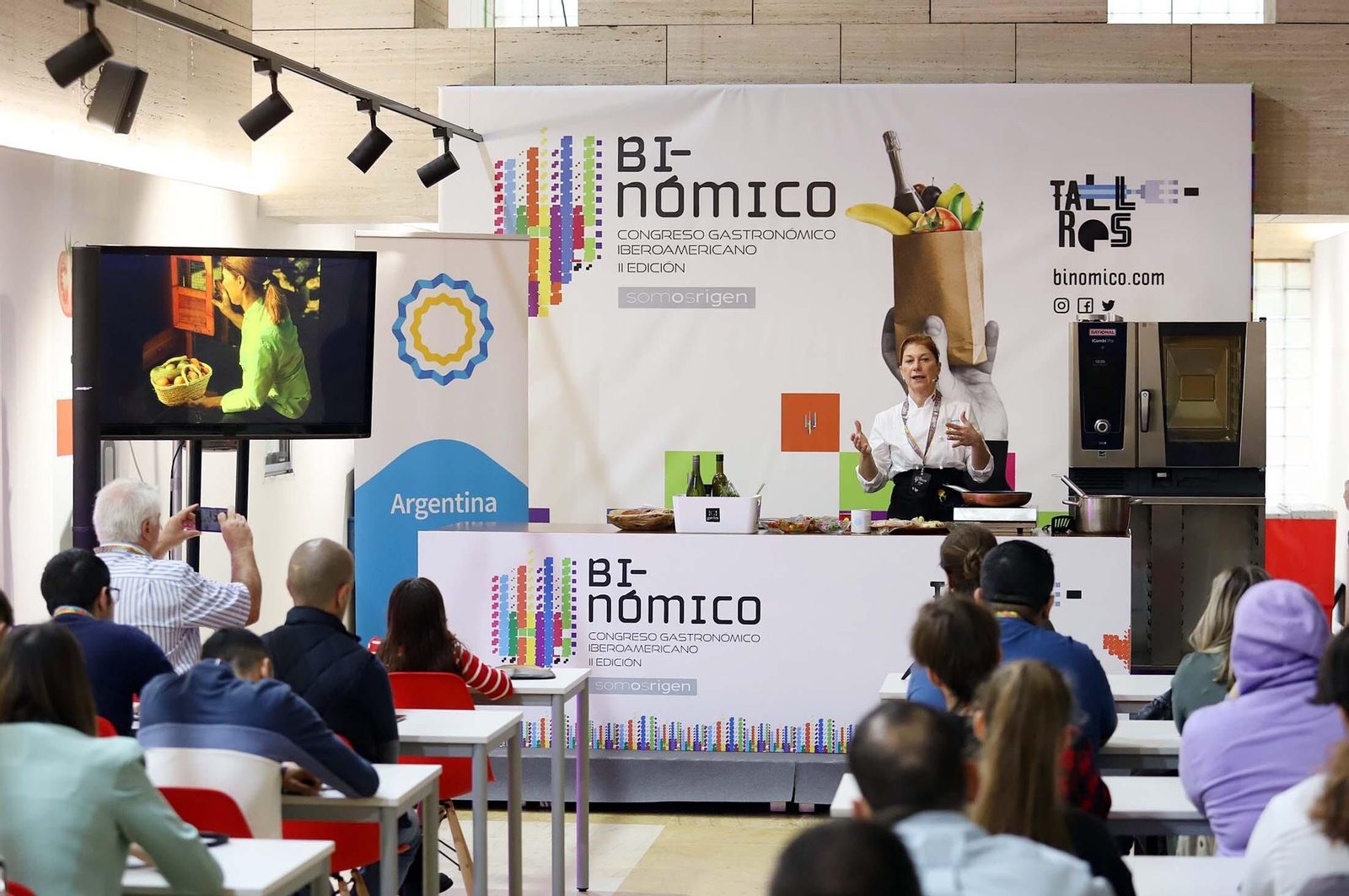 Talleres y ambiente en la segunda edición de Binómico, en imágenes