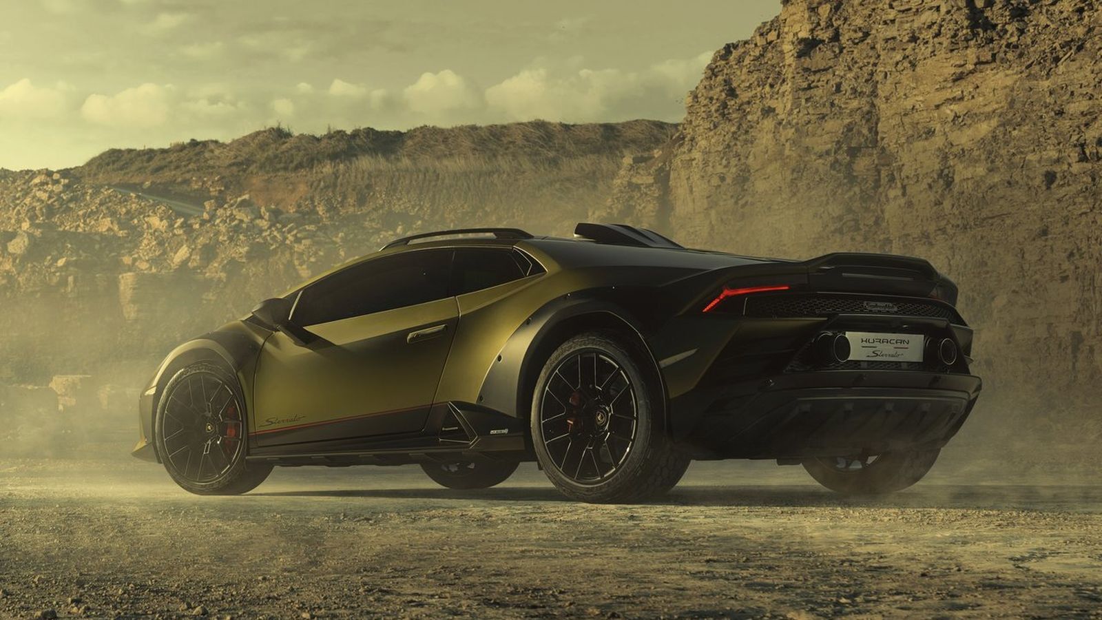 Además de la altura libre extra, este Huracán también incorpora nuevos elementos en la carrocería, suspensión, frenos o neumáticos, además de funciones extra.