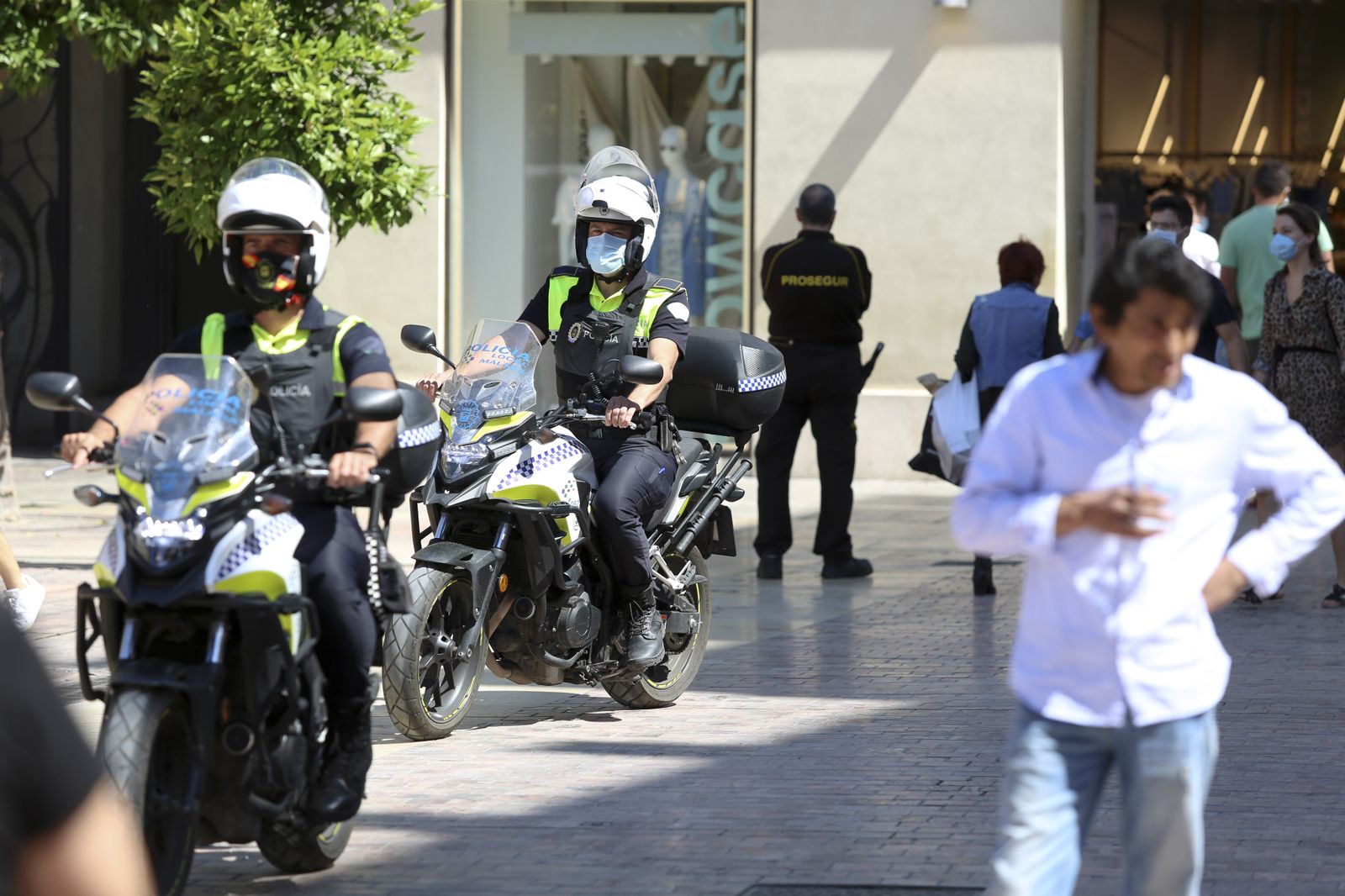 Las fotos del centro de Málaga, de vuelta a la vida con la desescalada