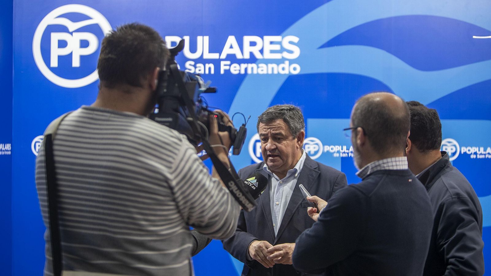 José Loaiza en una rueda de prensa en San Fernando.