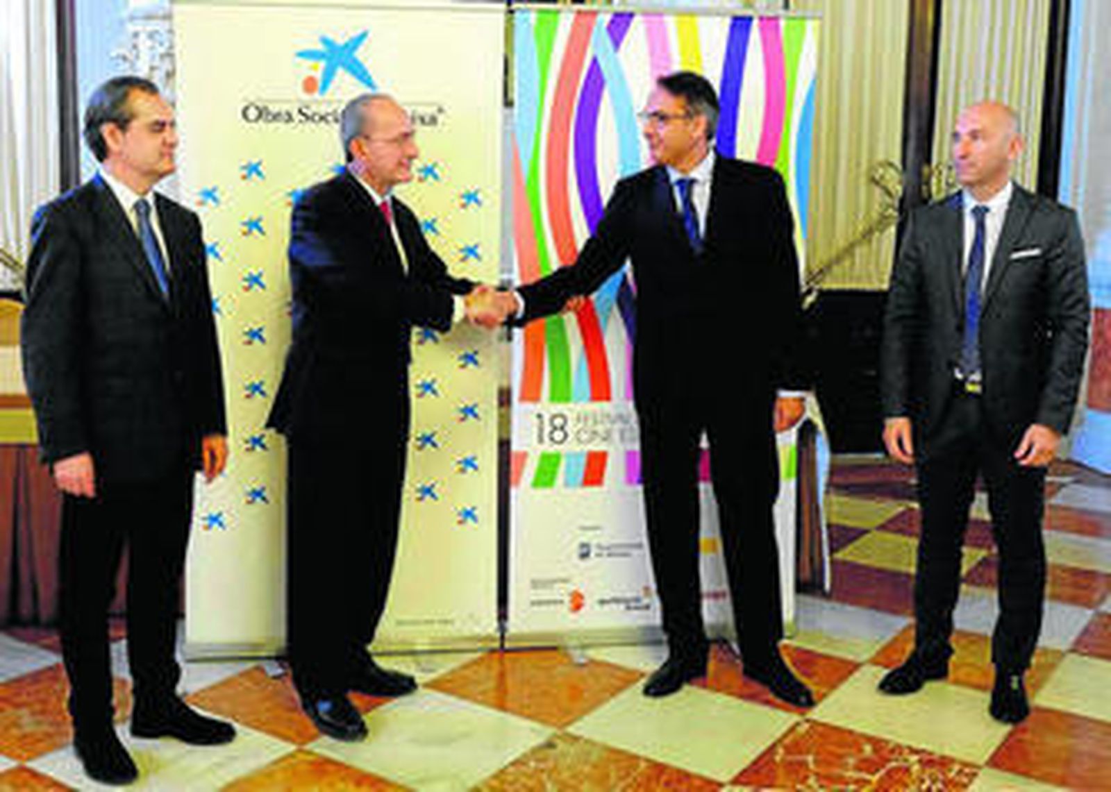 Firma del convenio, ayer, en el Ayuntamiento.