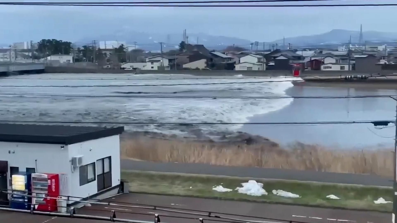 Llegan los primeros tsunamis a la costa de Japón tras el terremoto de 7,6 grados