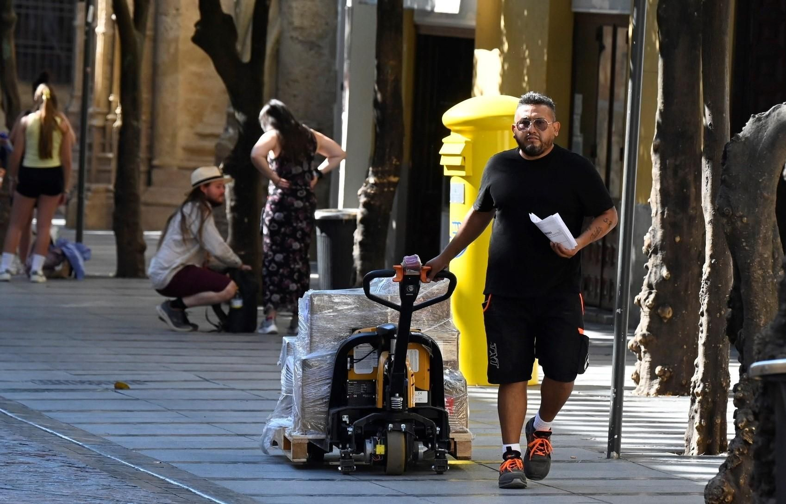 Un repartidor trabajando en Córdoba