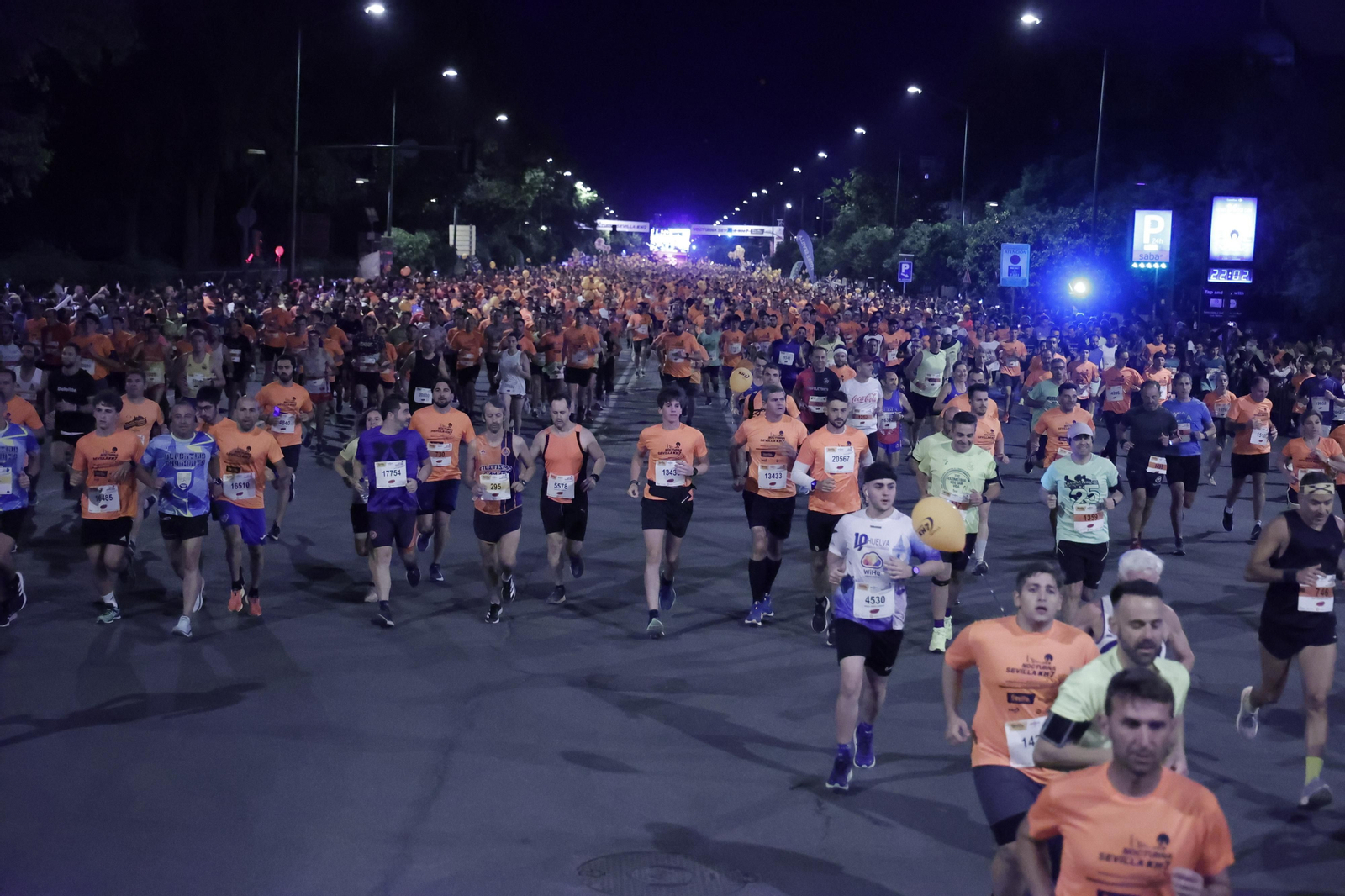 Búscate en la Carrera Nocturna de Sevilla (1)