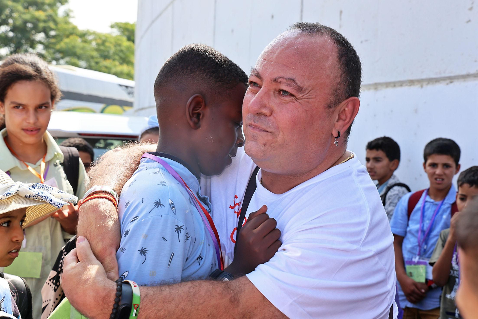 Imágenes del recibimiento a los  niños procedentes de los campamentos saharauis que pasarán sus vacaciones en Huelva
