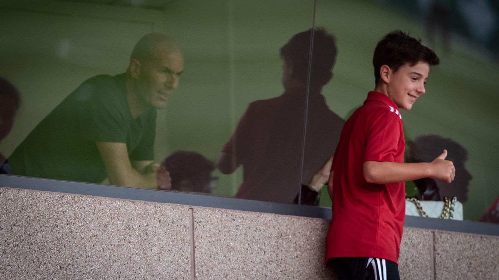 Zidane, presente en el Nuevo Los Cármenes