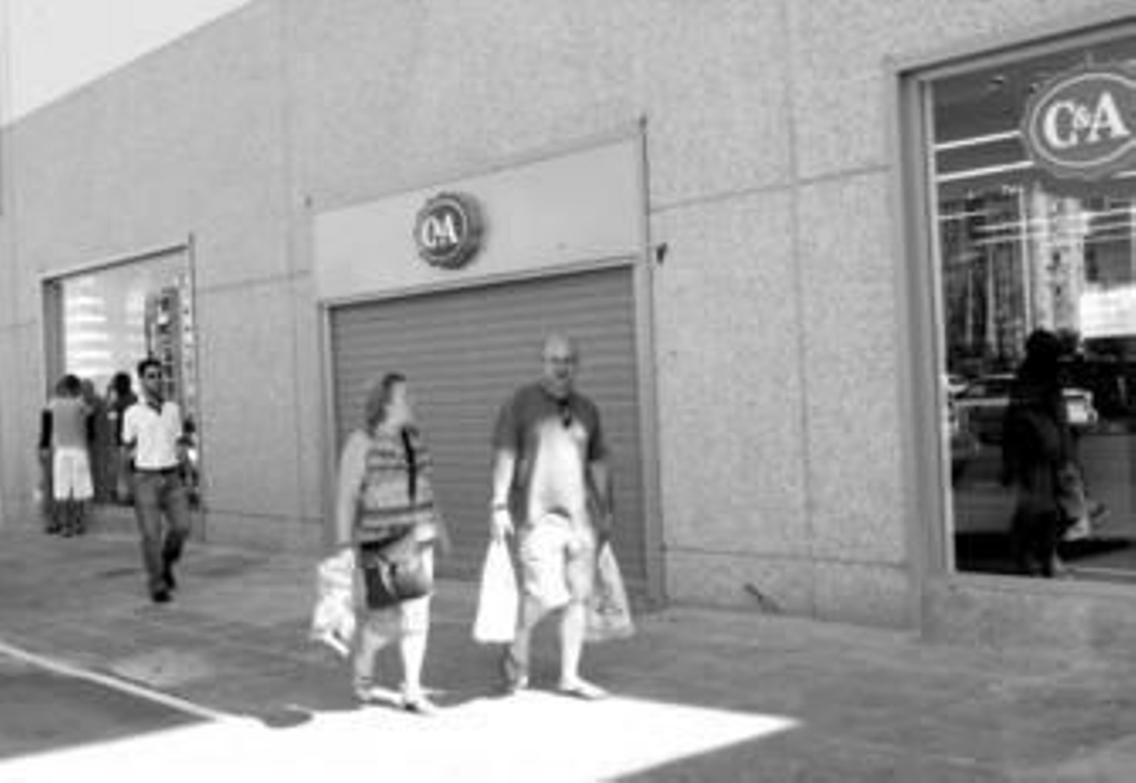 C & A daba ayer los últimos retoques para la apertura de hoy.