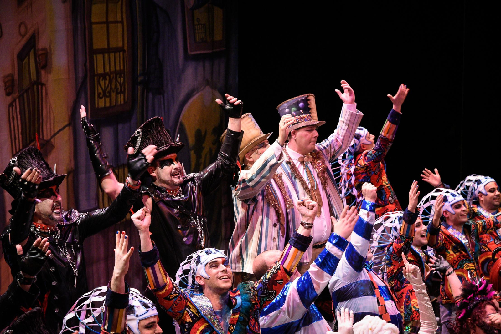 Imágenes del coro Así soy yo (Final del Carnaval Colombino de Huelva)